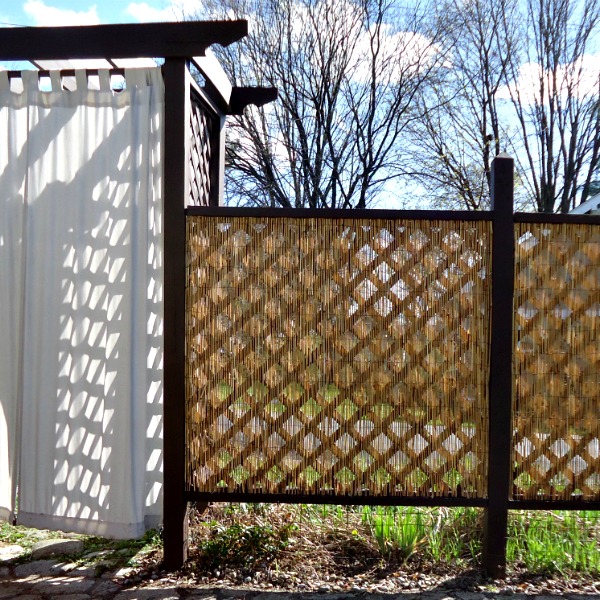 DIY Privacy Fence with a Bamboo Look