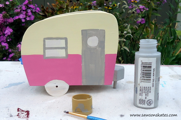 DIY Painted Wooden Vintage Camper Napkin Holder - Paint the camper 2
