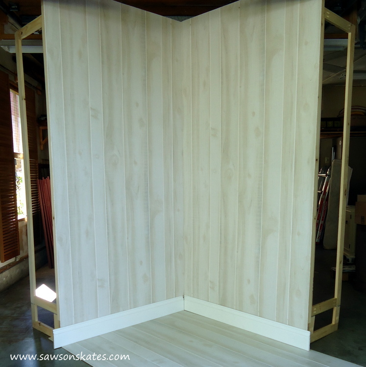 Looking for DIY photo backdrop ideas? This one is perfect for taking pics of large projects like furniture, plus it can reconfigured to form a corner!