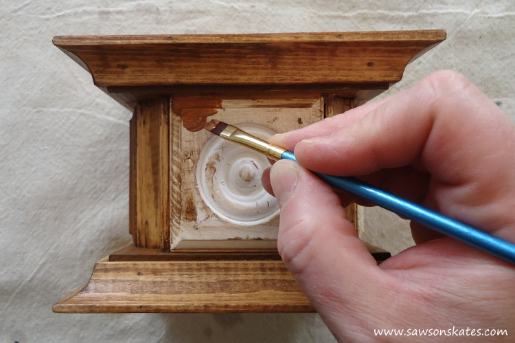 Easy wooden DIY candle holder - paint rosettes