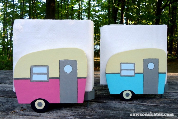 This simple trick will make you look like a freehand painting pro - Vintage Camper Napkin Holder