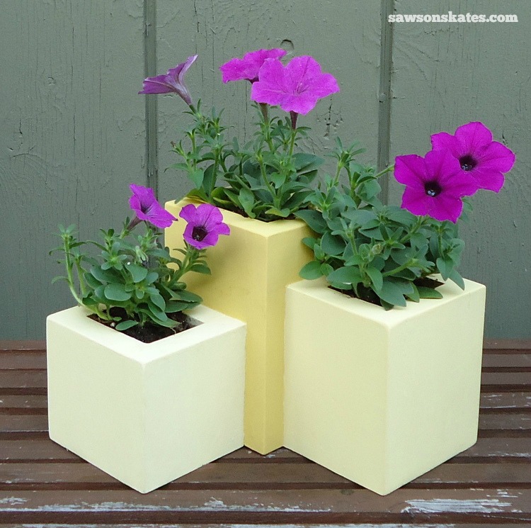 These wooden DIY outdoor planters are practically FREE... they're all made with scrap wood - Tiered Wood Planter