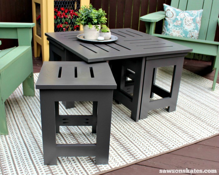  Easy DIY outdoor coffee table plan with 4 hidden side tables - use one, two or all four side tables