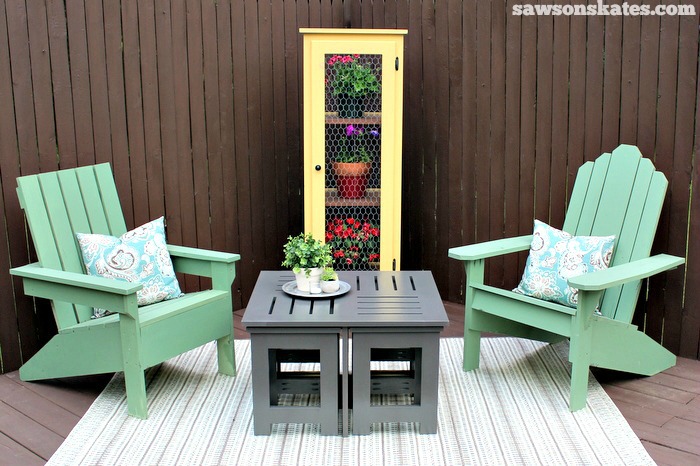 Easy DIY outdoor coffee table plan with 4 hidden side tables - garden cabinet