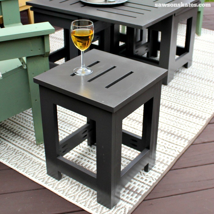 Easy DIY outdoor coffee table plan with 4 hidden side tables - place a side table near chairs, so drinks and snacks are easily at hand