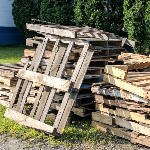 Building with Pallets Has Pros and Cons