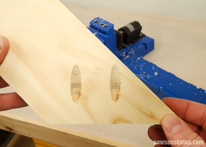 Drilling pocket holes on miter joints - Boards like a 1x4 can be placed in the jig and drilled with the 