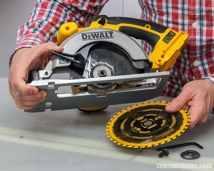 Removing a blade from a circular saw