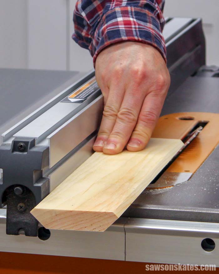 Using a table saw to cut bevels on wood