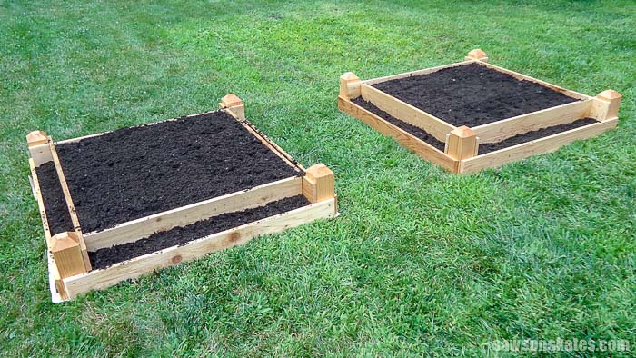 Build a do it yourself tiered garden bed with these free plans! Fill the wood box with soil then plant with tomatoes, salad greens, herbs and more.
