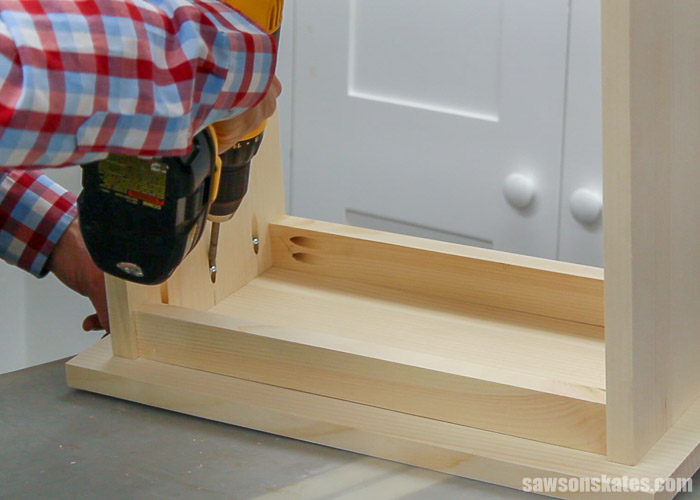 Attaching the top to a small DIY bookcase