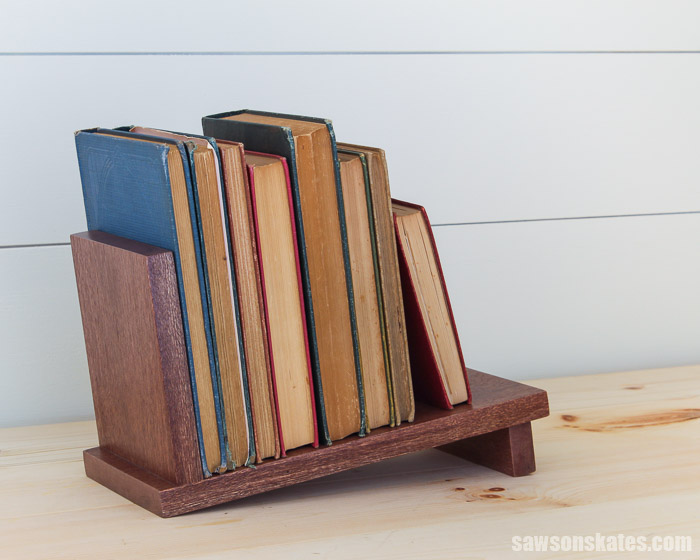 diytabletopbookrack20 Saws on Skates