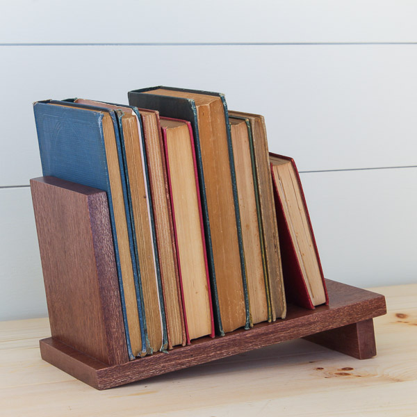 diytabletopbookrack21 Saws on Skates