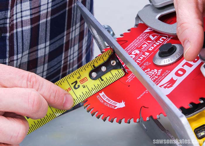 Setting the blade depth of a circular saw to make a cut with the Kreg Crosscut Station