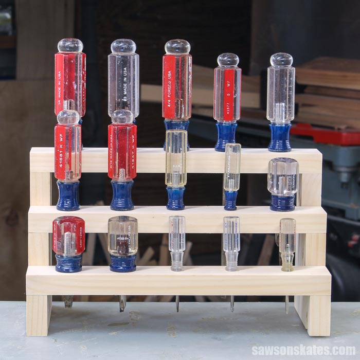 Front view of a DIY screwdriver holder with 15 screwdrivers