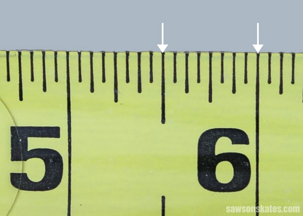 Ruler showing halves of an inch (1/2)