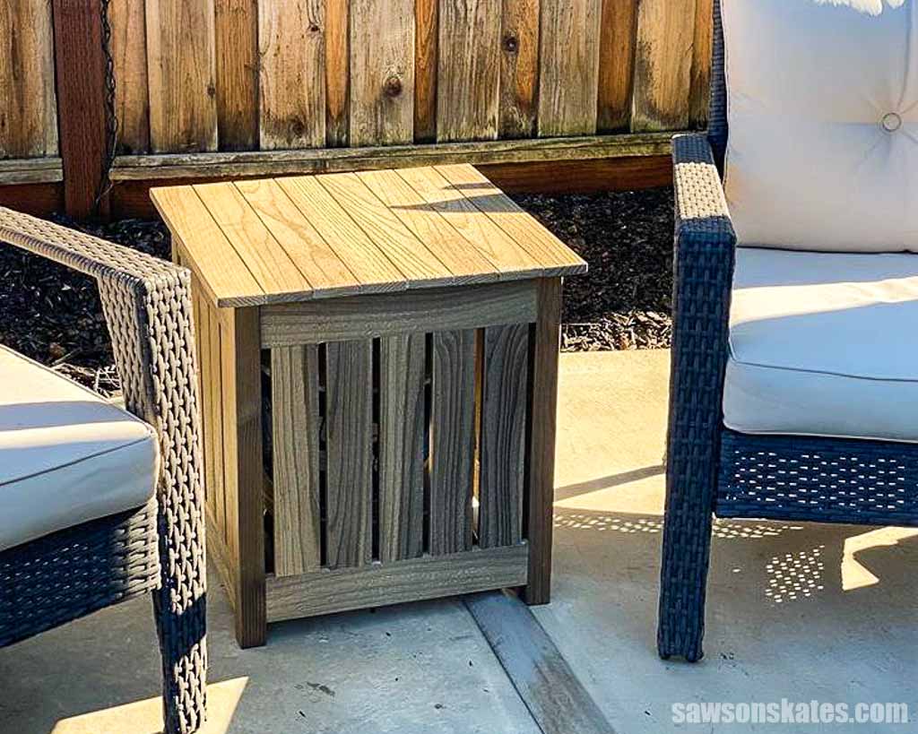 DIY outdoor side table between two patio chairs