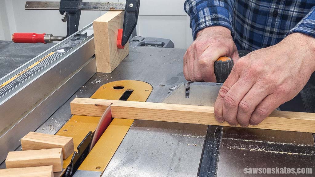 Making crosscuts using a table saw miter gauge