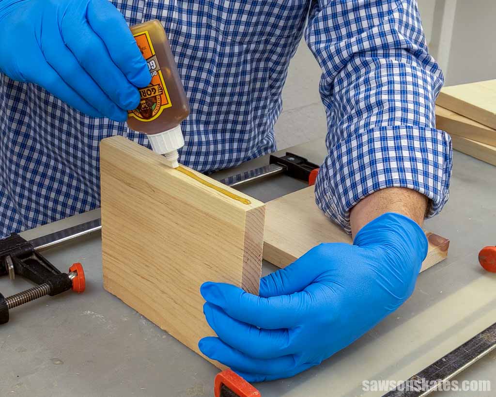 Applying polyurethane glue to the edge of a board