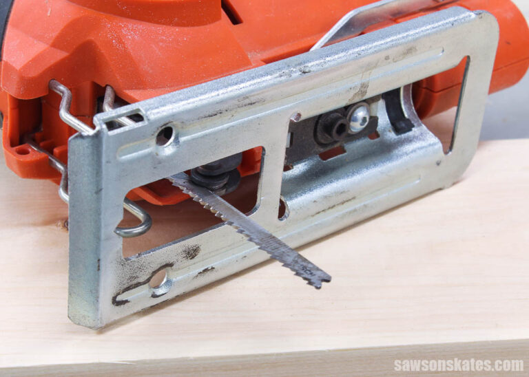 Jigsaw vs Circular Saw (Differences, Uses & Which to Buy) Saws on Skates®