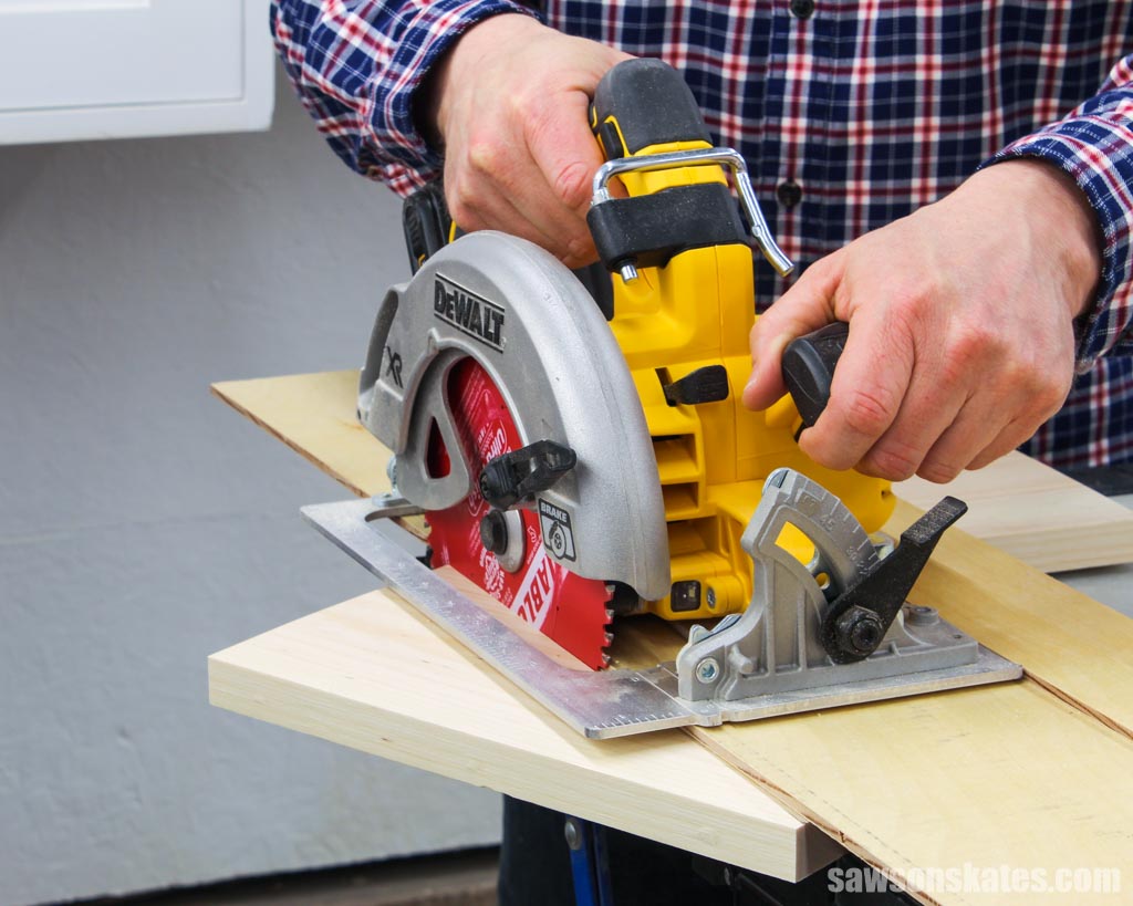 Cutting a miter with a circular saw and a guide