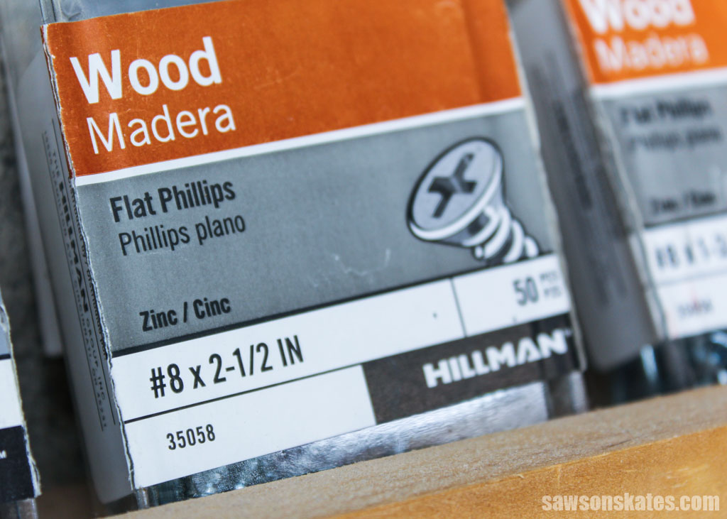 Package of wood screws with close up of its size in the foreground