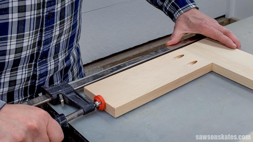 Using a bar clamp to clamp a pocket hole joint