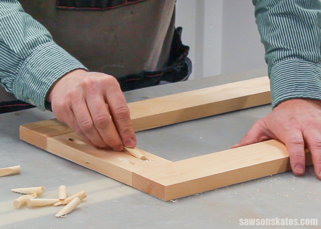 insertingpocketholeplug2 Saws on Skates