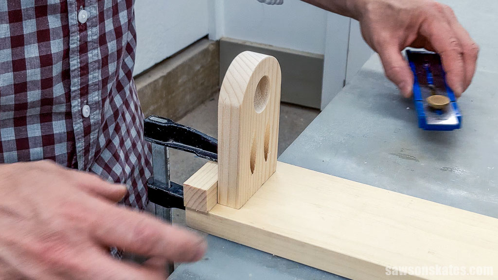 Using a Kreg Multi-Mark to center a workshop paper towel holder's arm