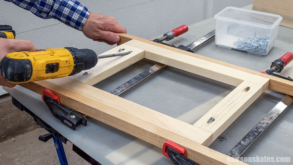 Assembling the door with pocket hole screws