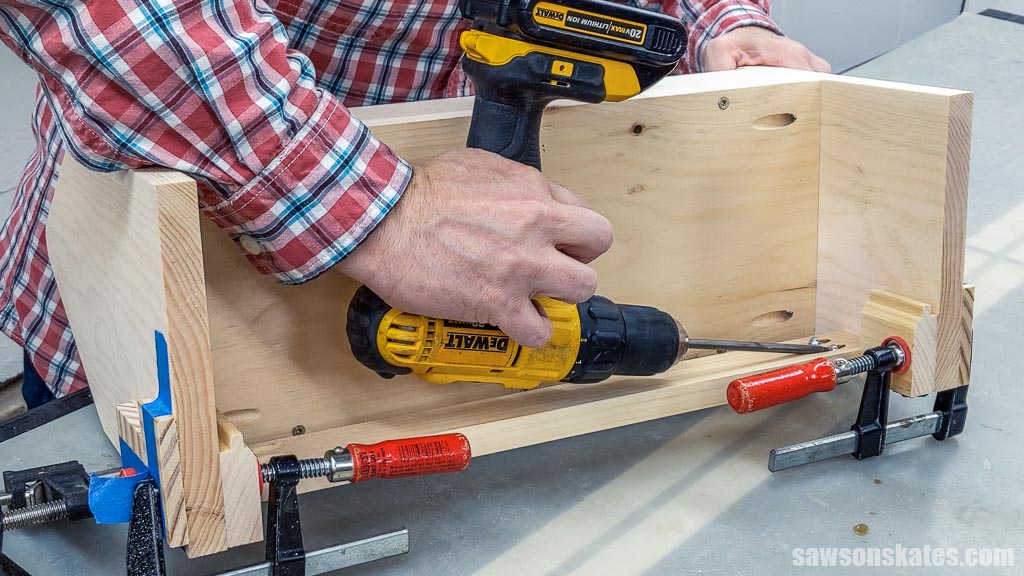 Driving pocket screws to attach a DIY toolbox's stretcher to its sides