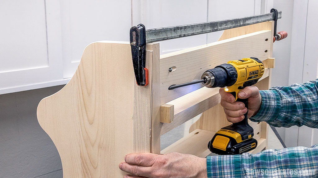 Attaching the bottom stretcher to wall-mounted DIY kitchen shelves