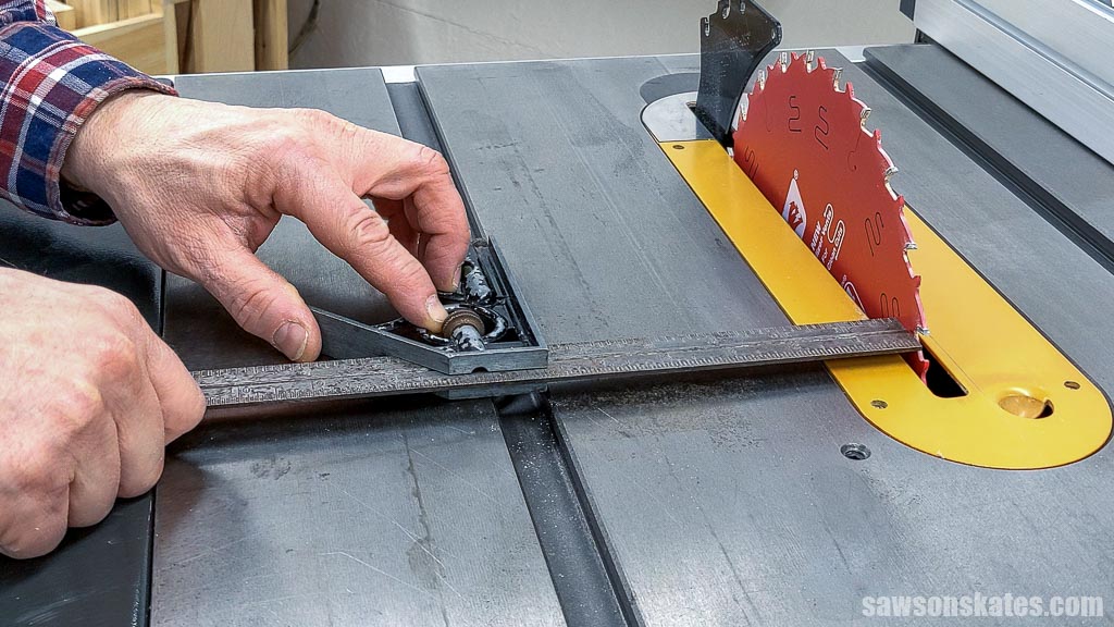 Using a combination square to tune the table saw blade for parallelism