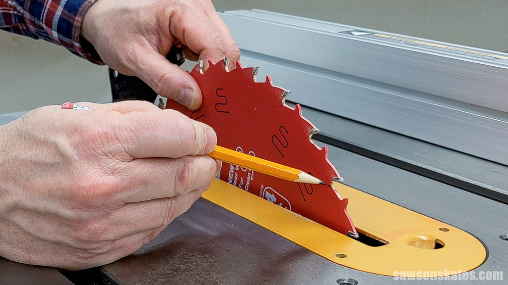 Making a reference mark on a table saw blade