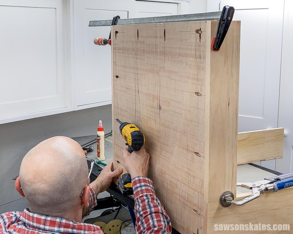 Attaching the sides of a DIY compressor cart to its bottom with pocket hole screws