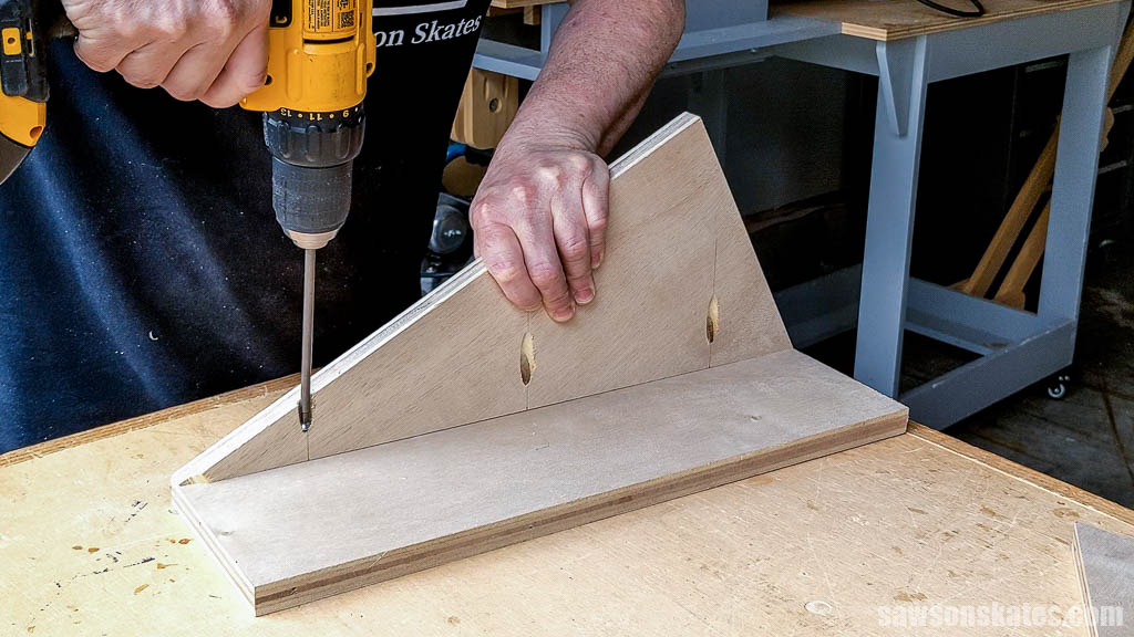 Attaching the side to the base with pocket hole screws