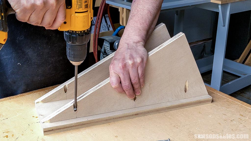 Attaching the middle section using pocket hole screws