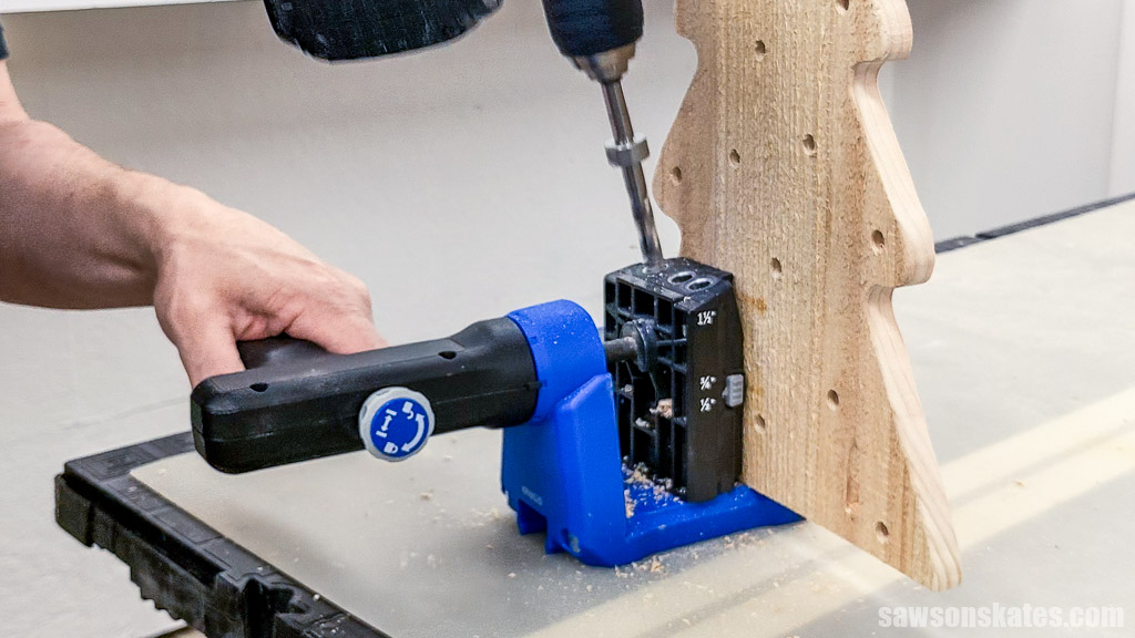 Making a pocket hole in a Christmas tree shape