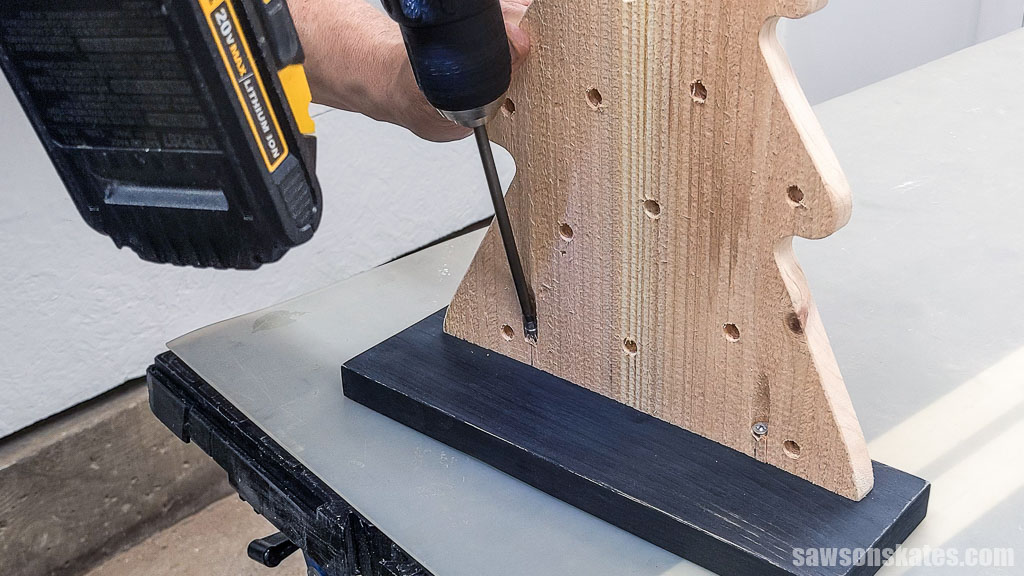 Attaching a Christmas tree to a base with a pocket hole screw