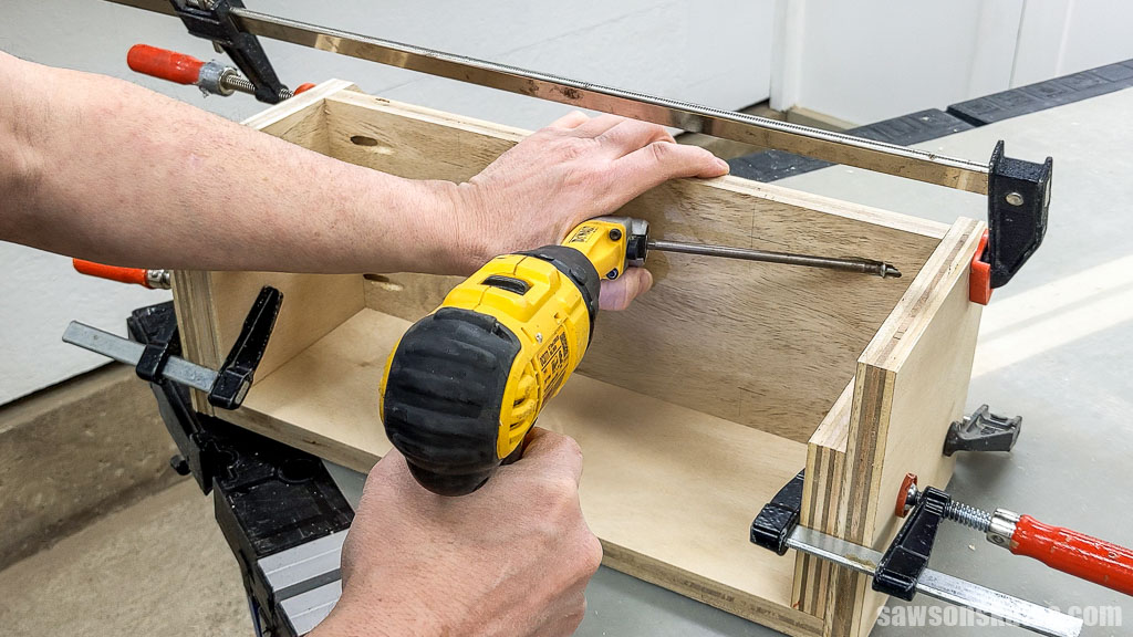 Attaching the shelf to the side with pocket hole screws