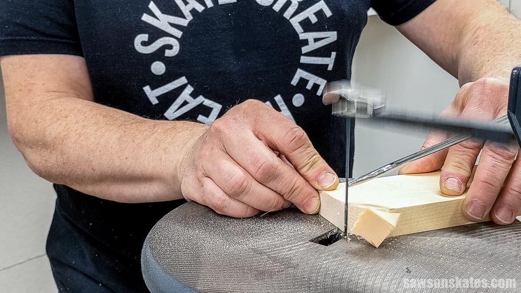 Cutting a curve using scroll saw