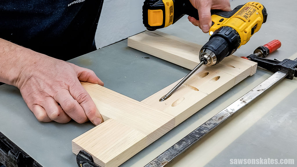 Attaching an apron to a leg with pocket hole screws