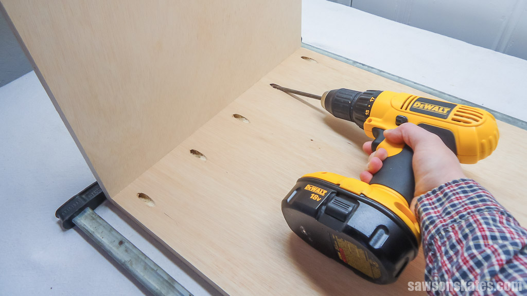 Attaching the top to the side with pocket hole screws