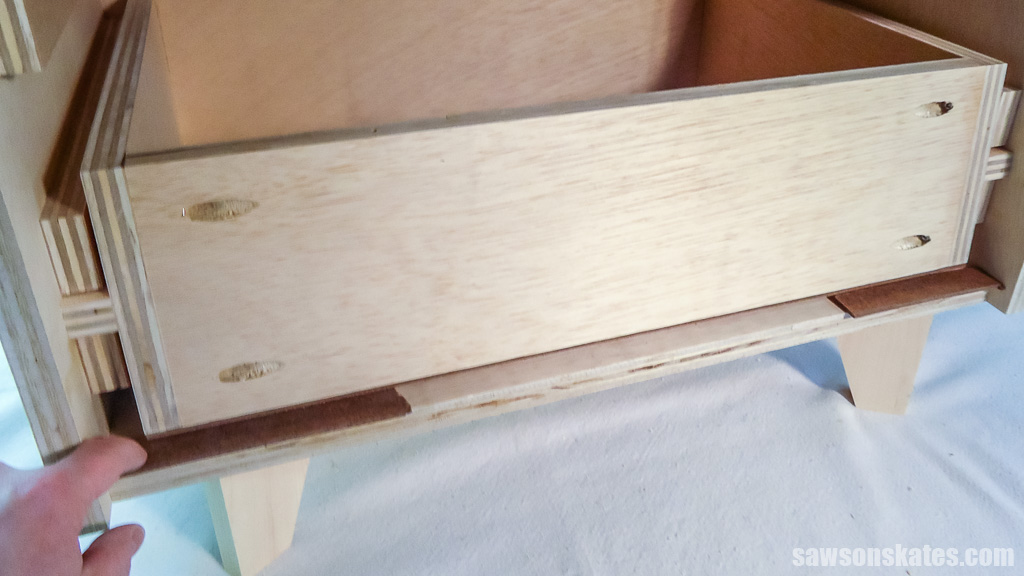 Placing spacers on the bottom of the carcass