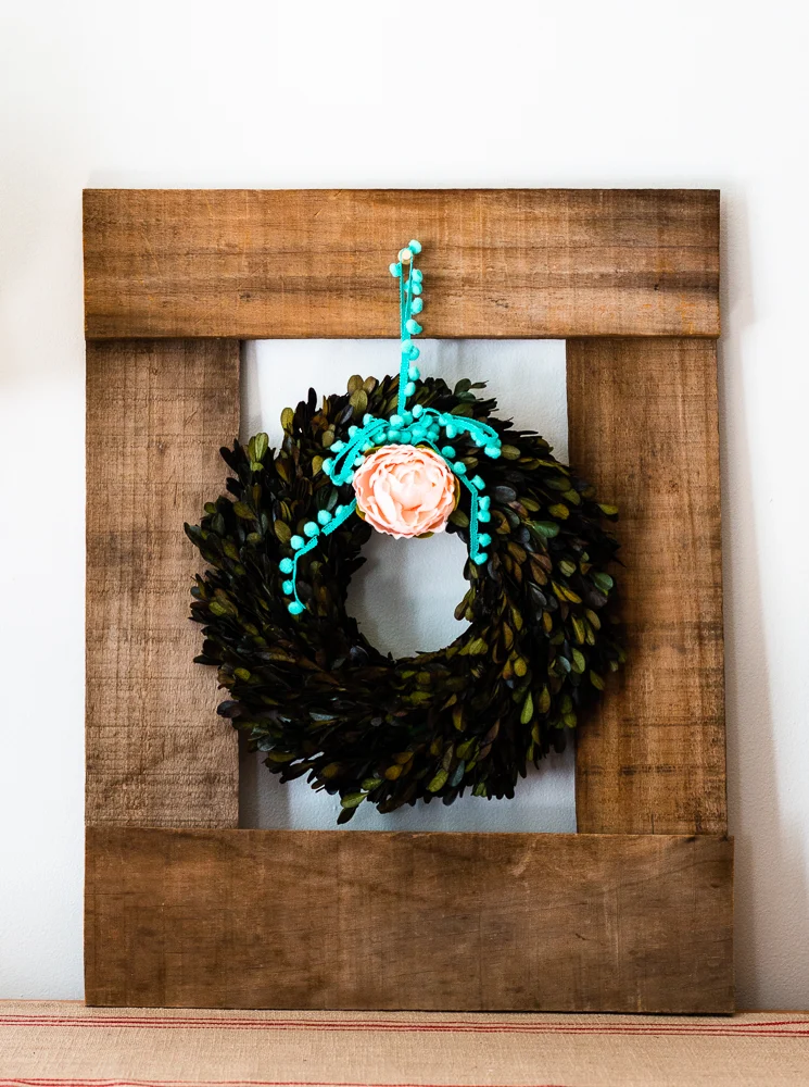 pallet wood picture frame with wreath