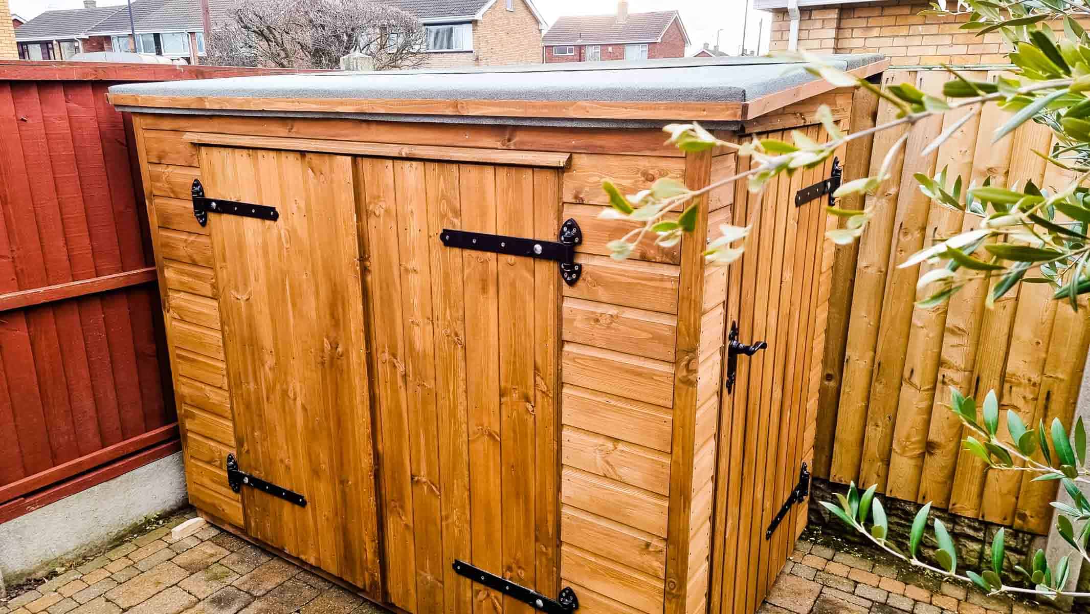 Small shed with double doors on the front and one on the side
