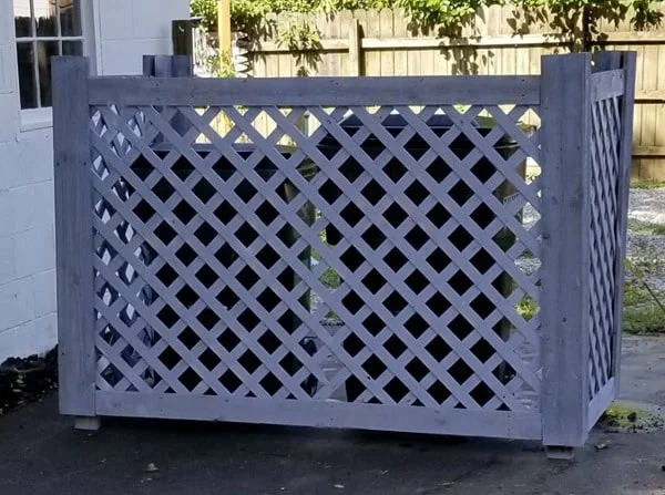 Lattice structure to hide garbage cans