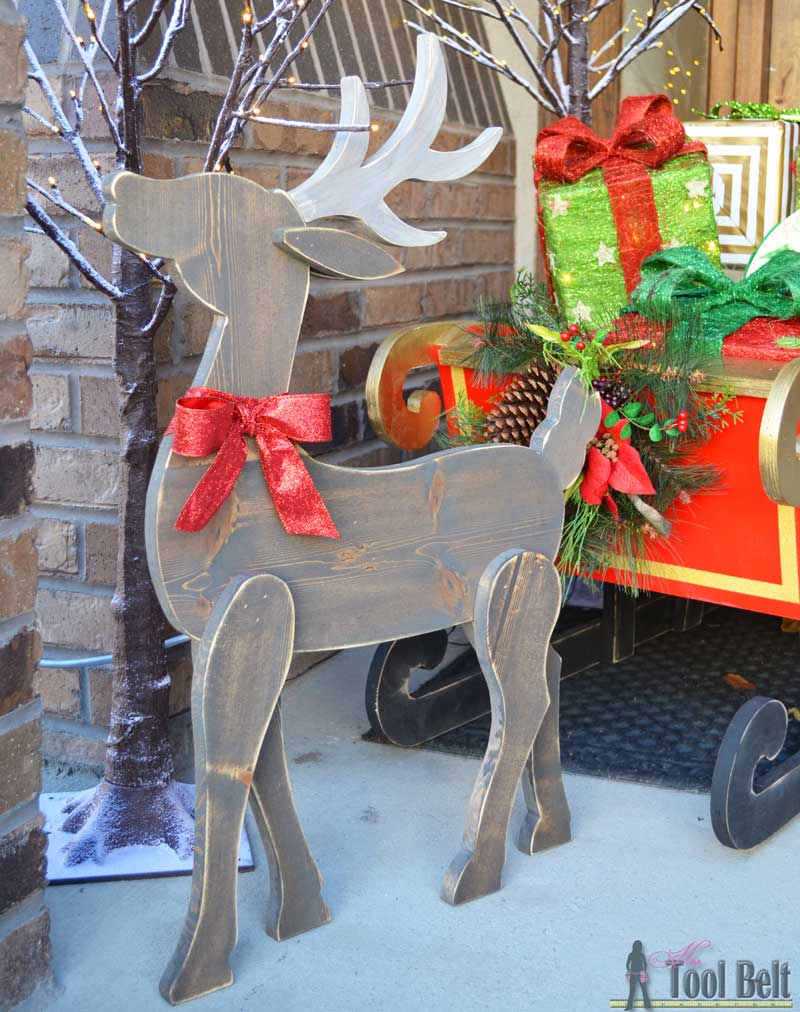 DIY outdoor Christmas reindeer on a porch