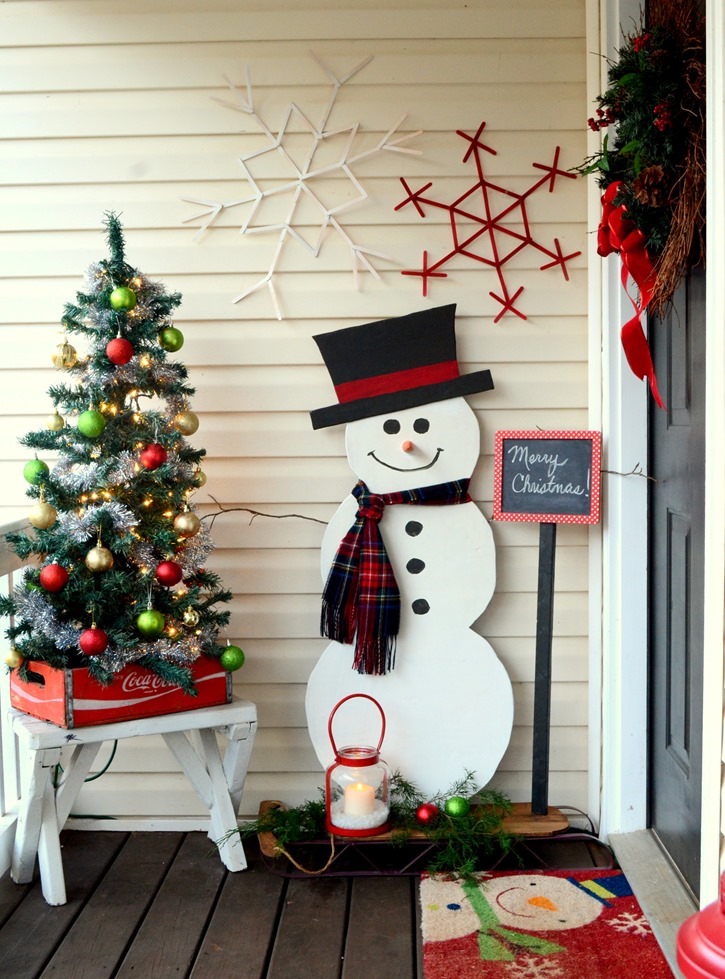 DIY Christmas snowman on a porch