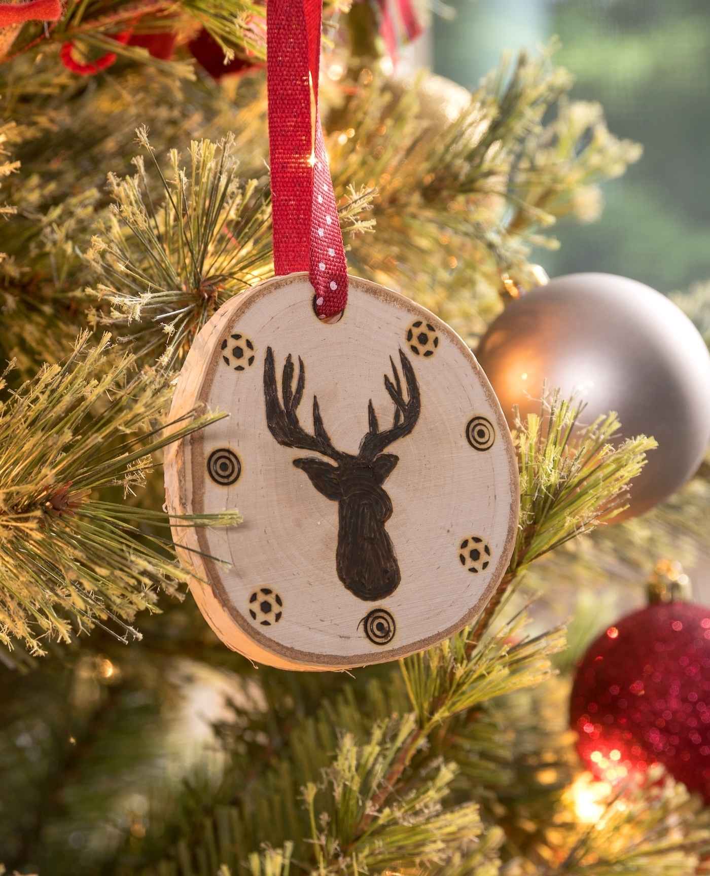 Wood slice with a deer head